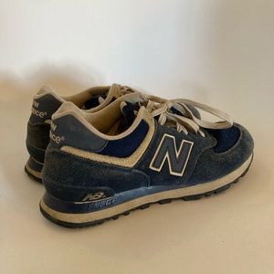 Classic new balance sneakers - navy/tan size 8